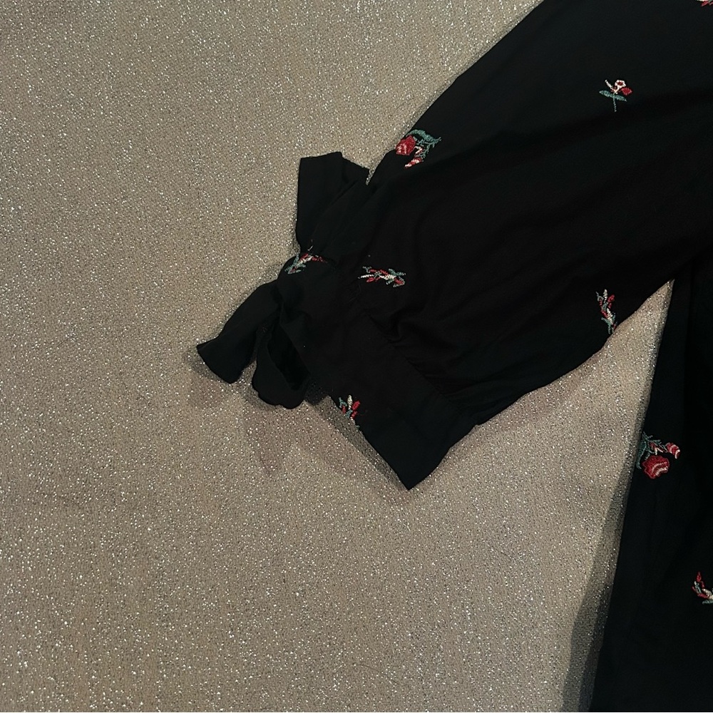 Rose embroidered black swing blouse, size M - Picture 4 of 12